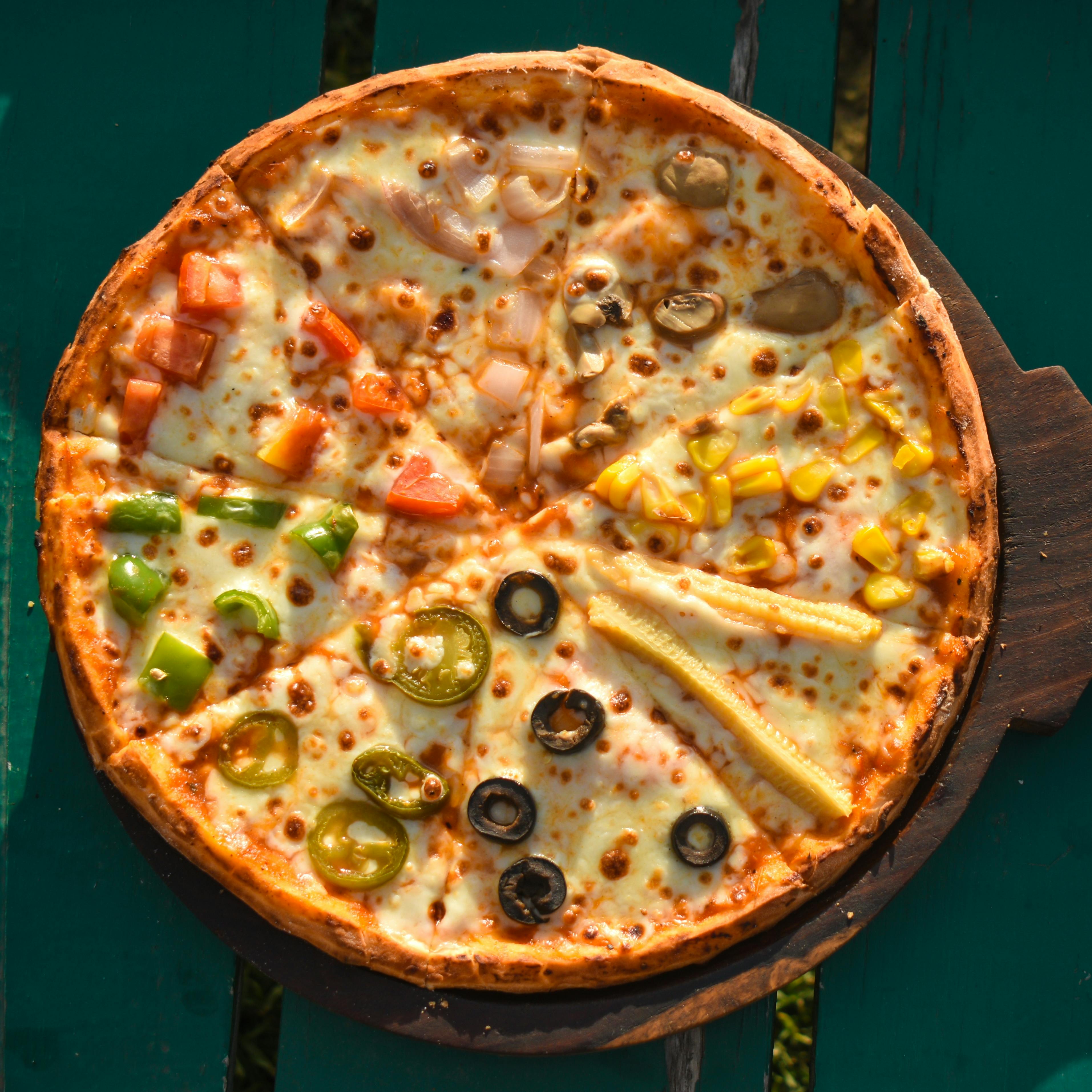 imagen de pizza cuatro quesos